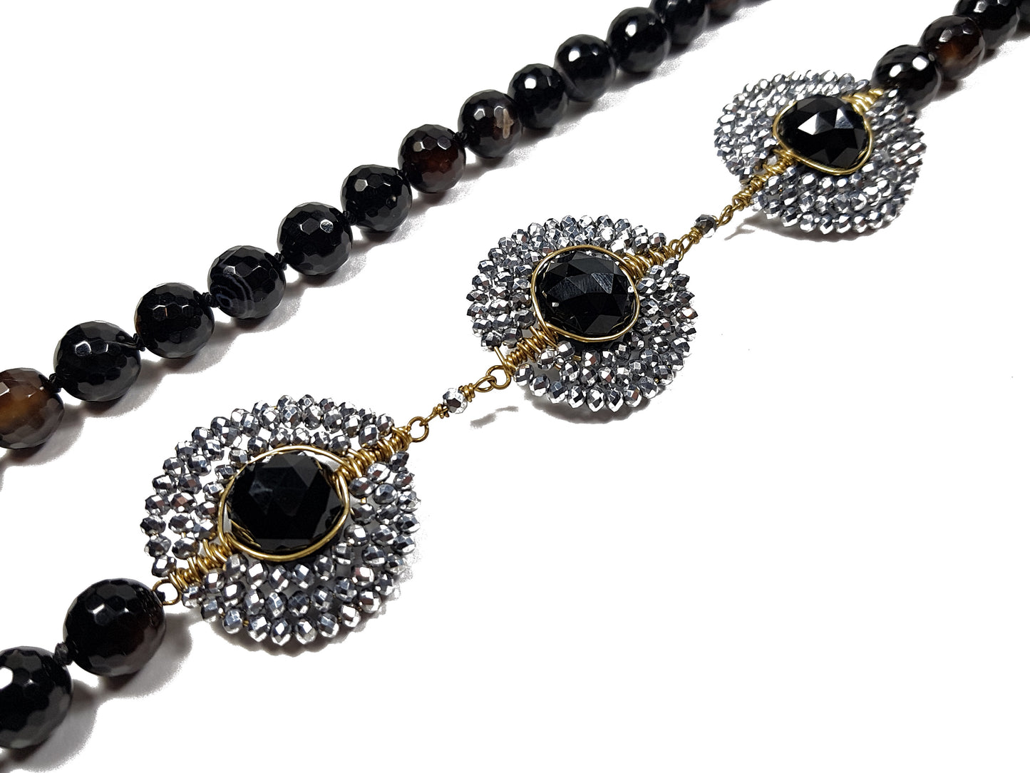 Collar Negro De Ágatas Con Medallones De Cristal