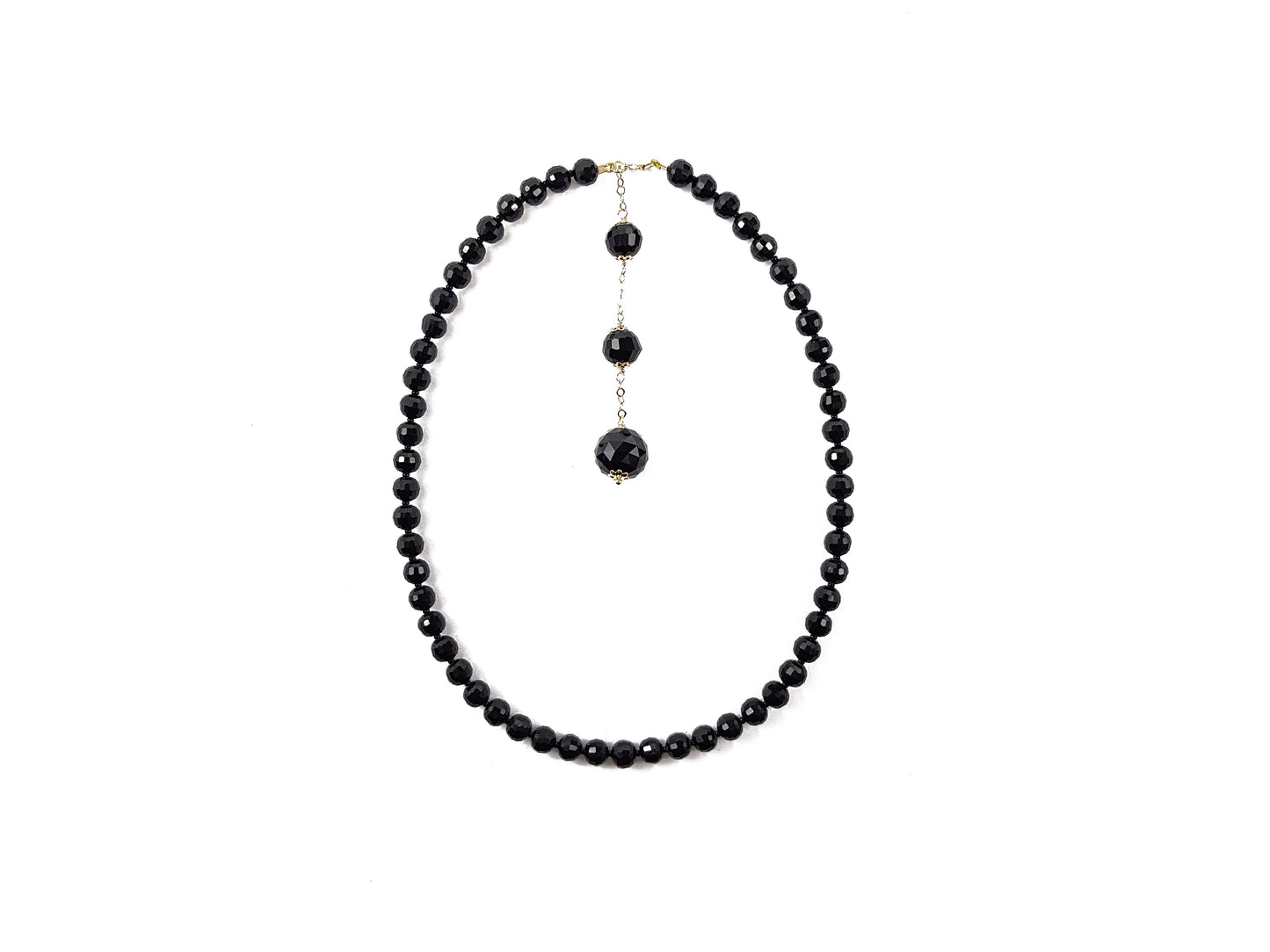 Collar de cristal negro con colgante de esferas de cristal