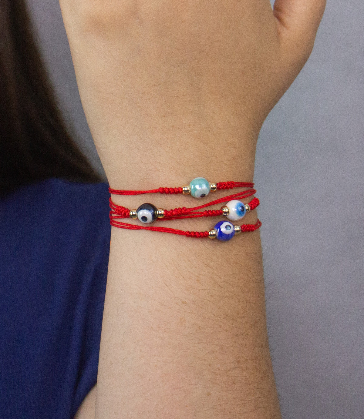 Pulsera Ojo Turco Turquesa · Hilo rojo y chapa de oro de 14k