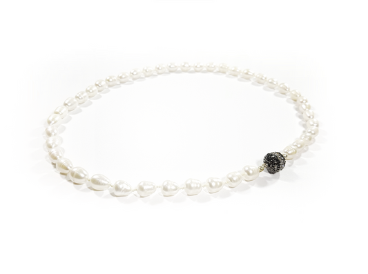 Collar de Perlas Naturales con Broche de Imán