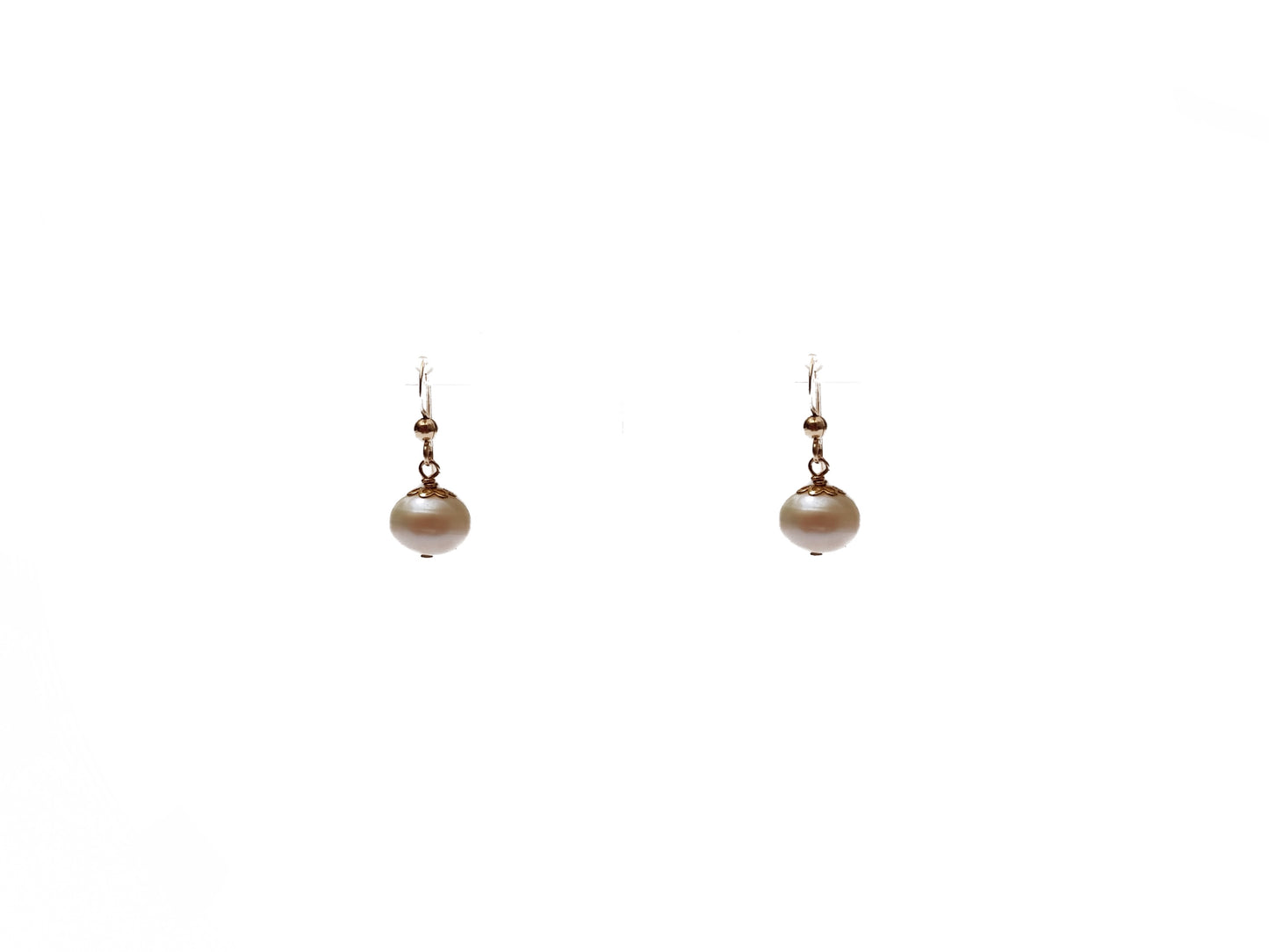 Arete de perla natural con capuchón