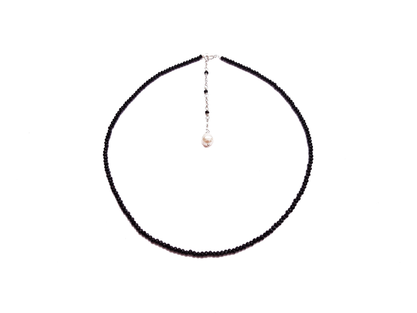 Gargantilla de cristal negro con perla colgante
