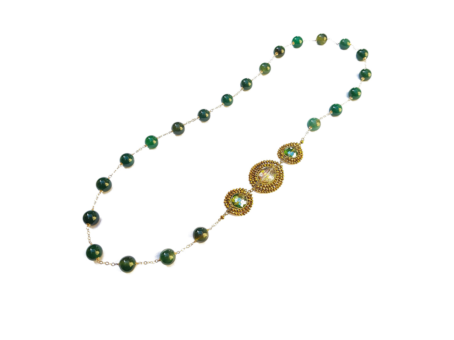 Collar de ágatas verdes engarzado con medallones