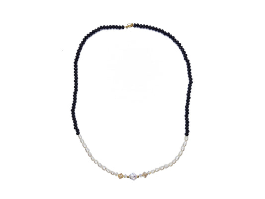 Gargantilla de cristal negro con perla natural arroz y cristal austriaco
