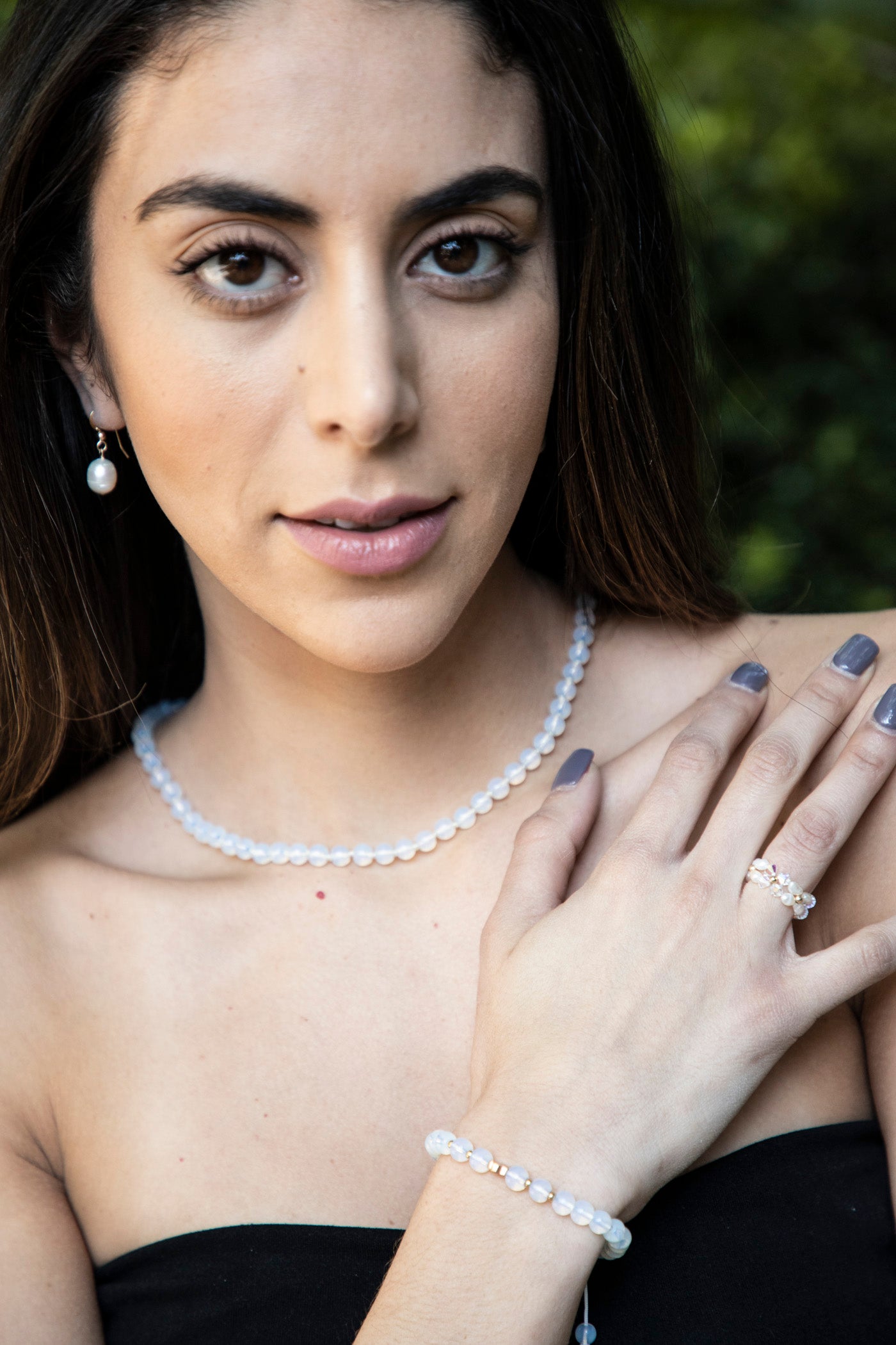 Pulsera De Piedra Luna Con Cruz De Hematita Dorada