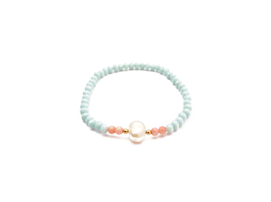 Pulsera de cristales azul pastel con perla y coral al centro