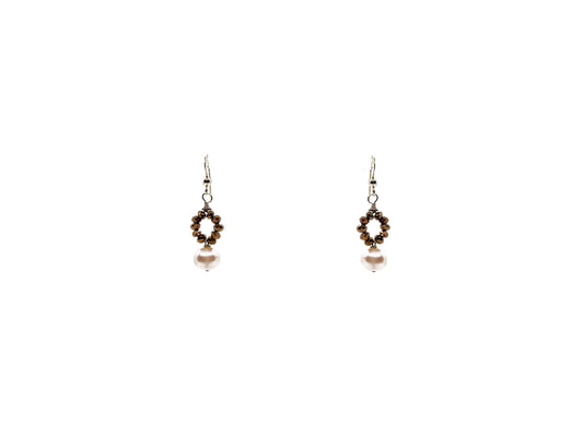 Aretes de perla potato con círculo cristales cobre