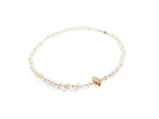 Collar gargantilla perla natural barroca beige, salmón y cristal austriaco