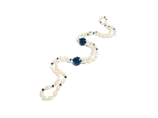 Collar de perlas barrocas con cristal azul metalico