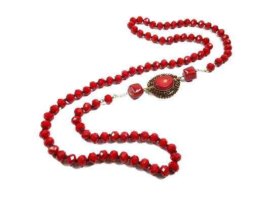 Collar de cristales rojos con coral